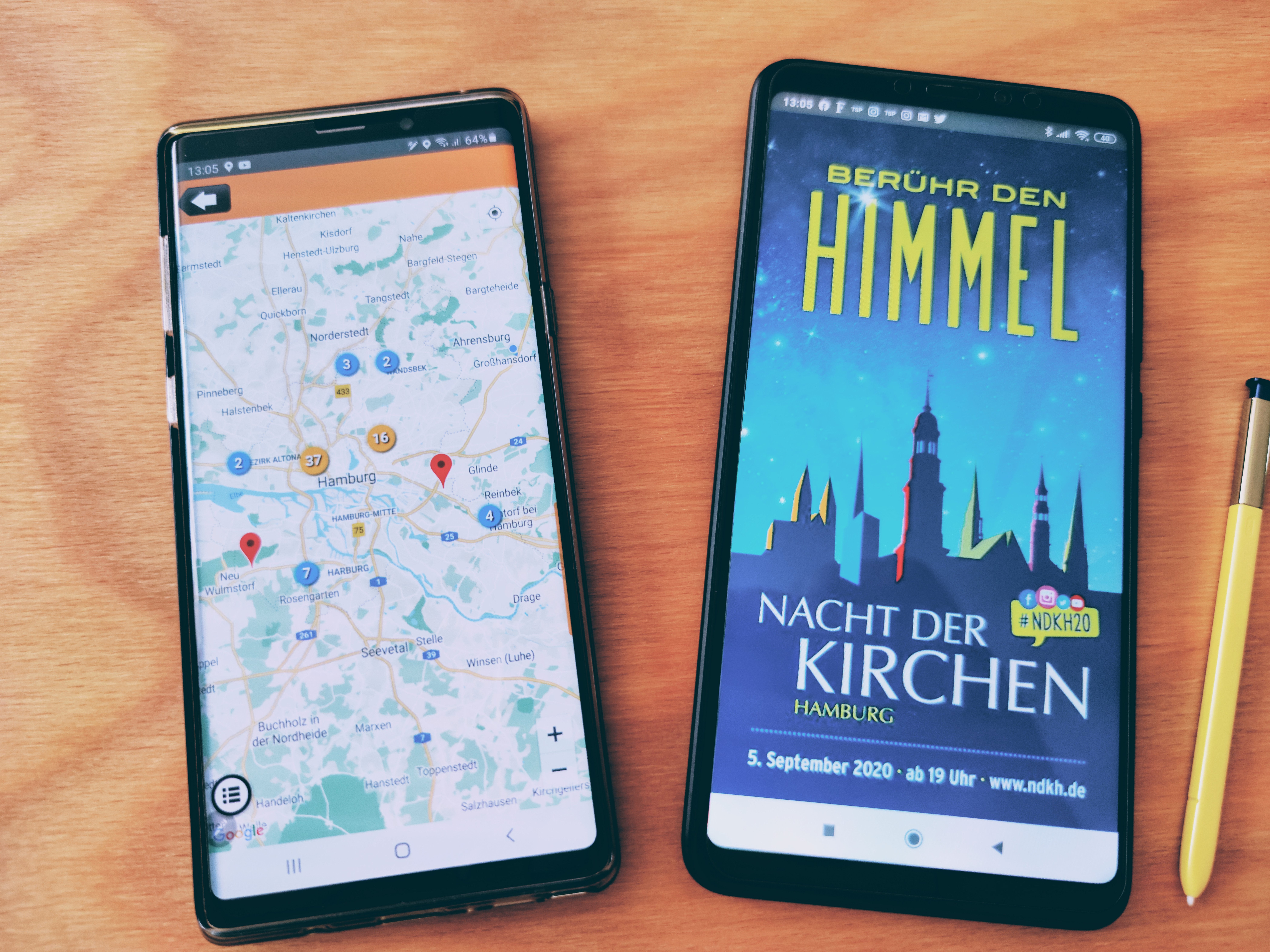 Smartphone mit der App Kirchennacht